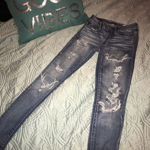 American Eagle Distressed jeans